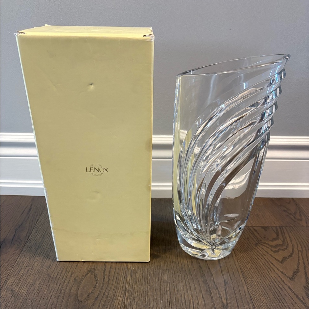 Lennox stunning crystal vase 13” new in box ret $299USD